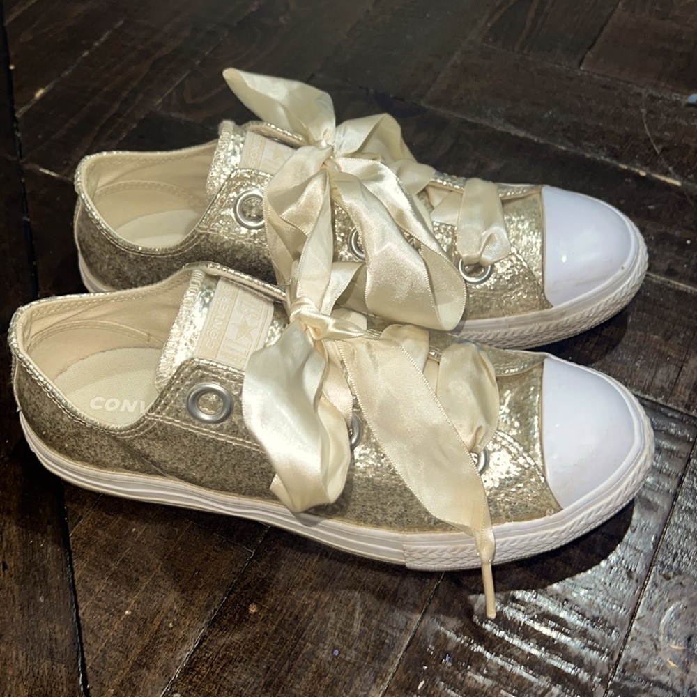 Converse gold glitter with ribbon laces